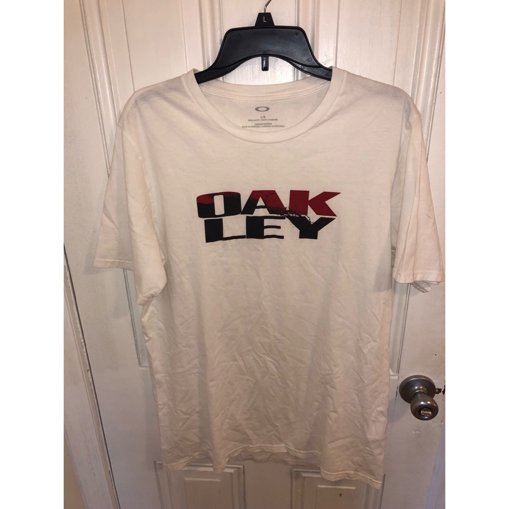 SALE! 🛑 OAKLEY White T-Shirt
